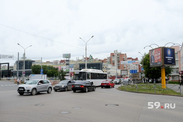 Для движения личного транспорта перекресток был открыт уже 19 августа Для движения личного транспорта перекресток был открыт уже 19 августа