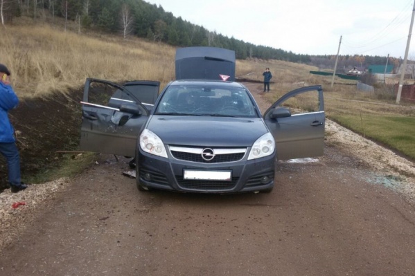 В автомобиле от взрыва выбило стёкла, один человек погиб В автомобиле от взрыва выбило стёкла, один человек погиб