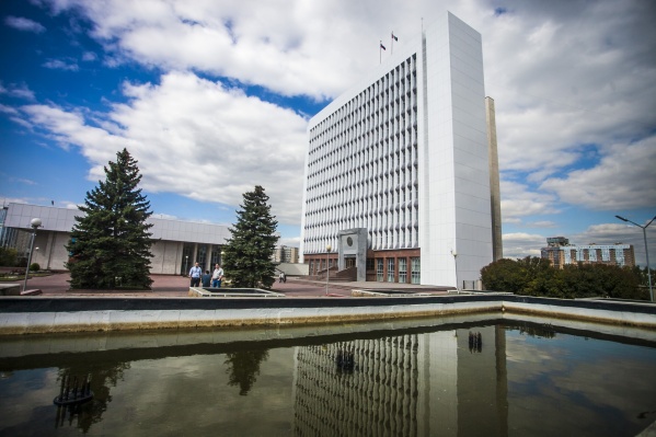 Новосибирские парламентарии заявили о нехватке денег в дорожном фонде Новосибирские парламентарии заявили о нехватке денег в дорожном фонде 