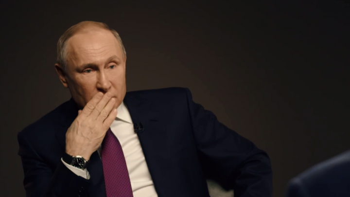 Владимир Путин рассказал, как менял правительство