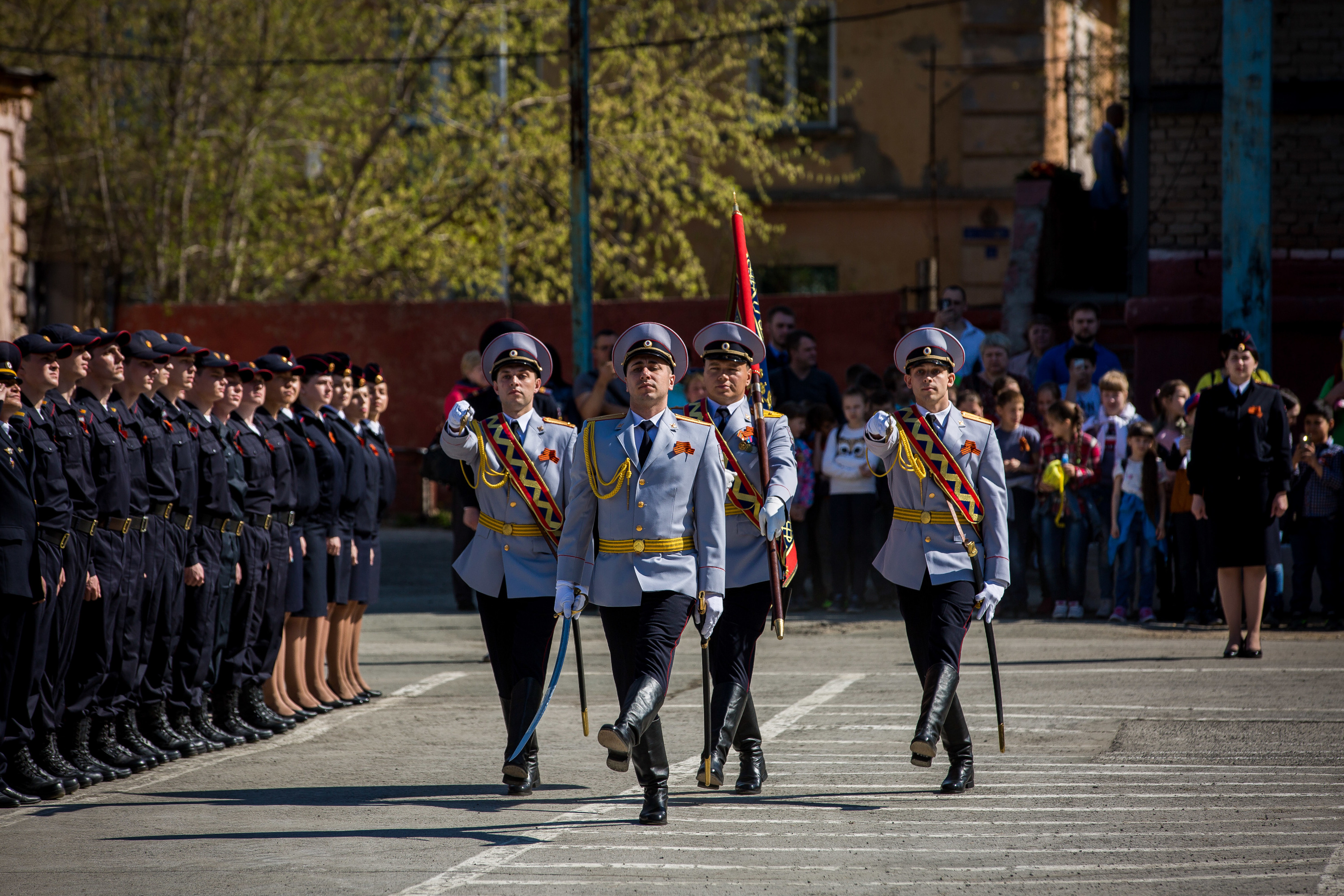 В церемонии приняли участие несколько десятков молодых полицейских В церемонии приняли участие несколько десятков молодых полицейских