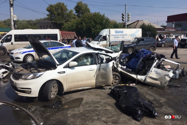 В результате аварии погибли три человека В результате аварии погибли три человека