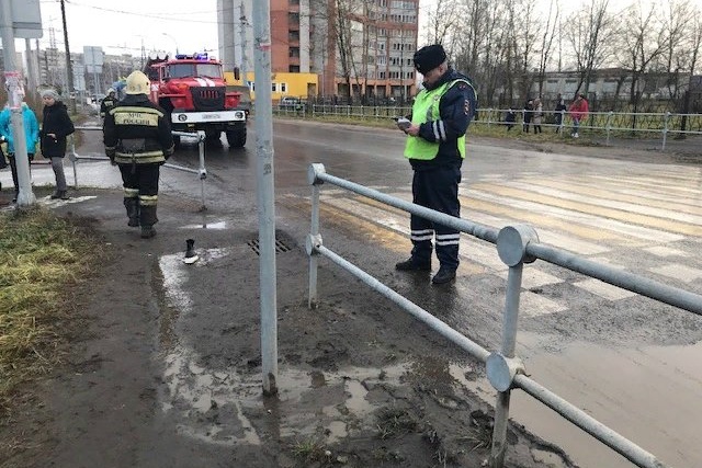 Грузовик сбил ребёнка на переходе Грузовик сбил ребёнка на переходе