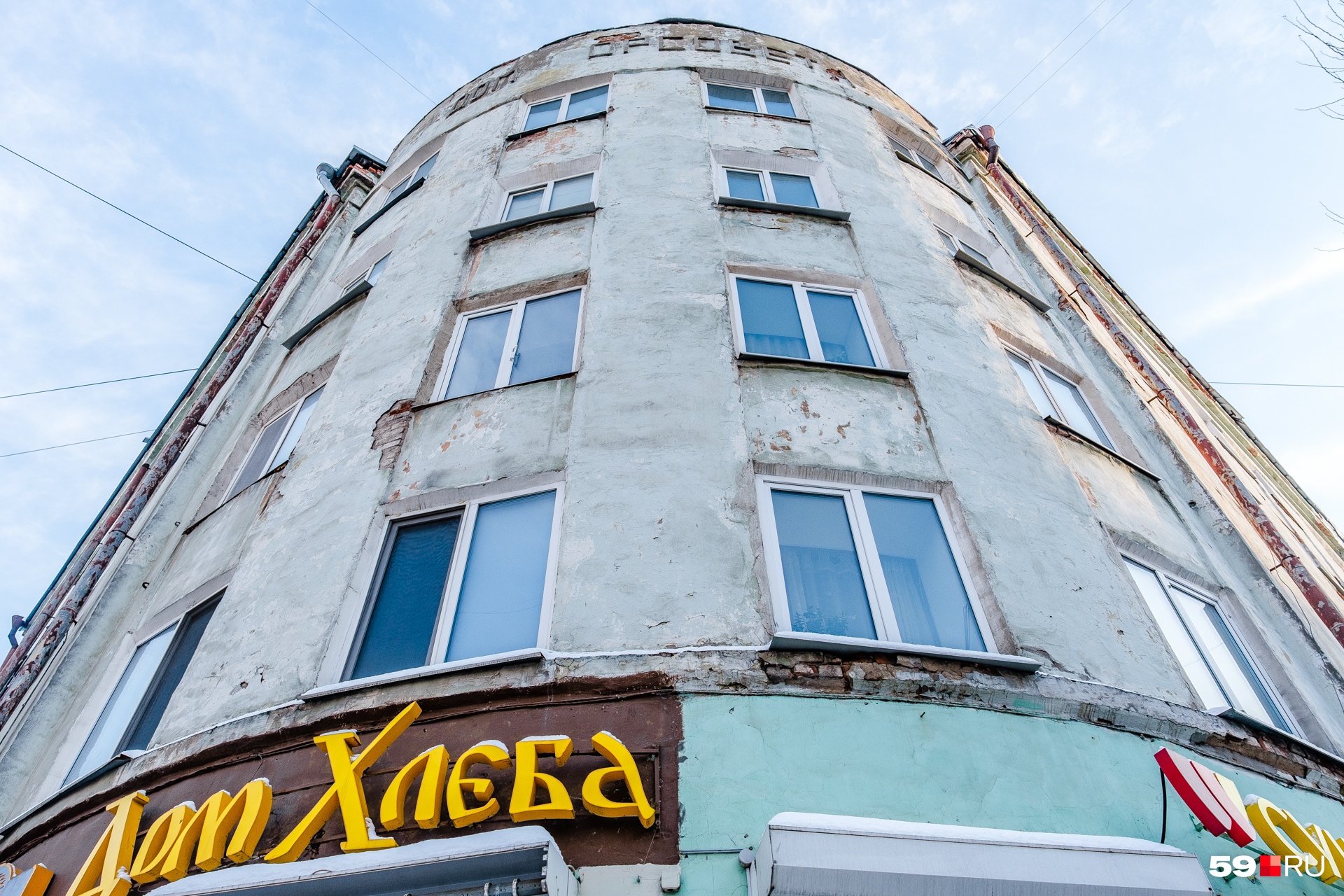 Наверху угловой башни есть надпись «Дом горсовета», но буква «Г» отвалилась. Теперь это «Дом орсовета» Наверху угловой башни есть надпись «Дом горсовета», но буква «Г» отвалилась. Теперь это «Дом орсовета»