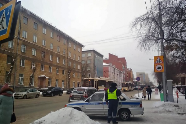 На месте работает ДПС На месте работает ДПС