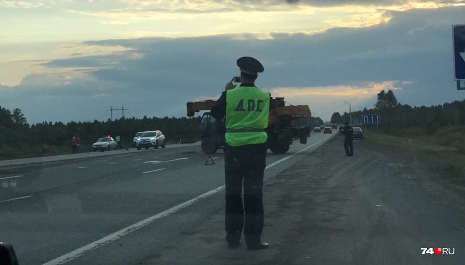 На трассе М-5 под Челябинском мотоциклист погиб в аварии с автокраном