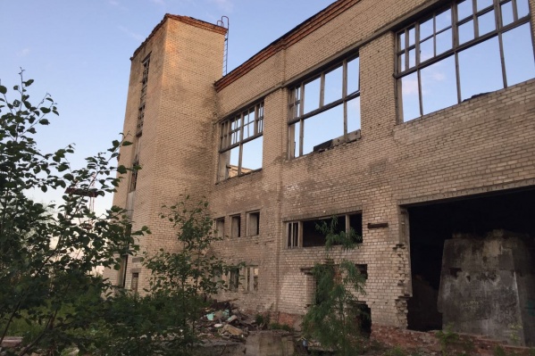 Следователи ищут владельца заброшенного здания Следователи ищут владельца заброшенного здания