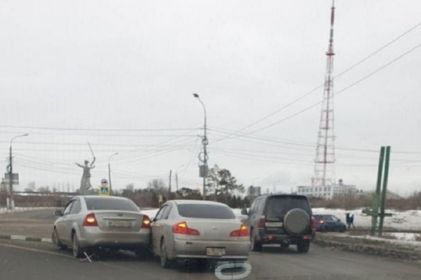 Каждый день на перекрестке бьются машины, последнее ДТП случилось 21 января Каждый день на перекрестке бьются машины, последнее ДТП случилось 21 января