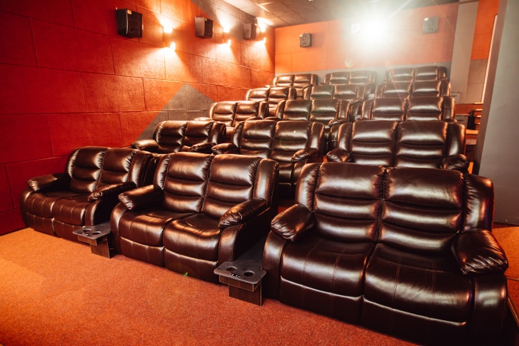 Кинозал с диванчиками на двух человек открылся в «Эпицентре»
