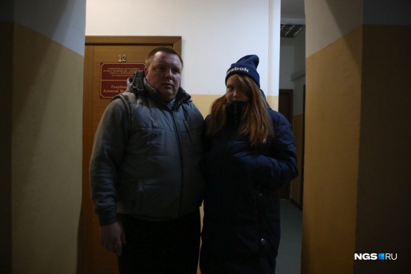В полиции девочка встретилась со своим отцом В полиции девочка встретилась со своим отцом