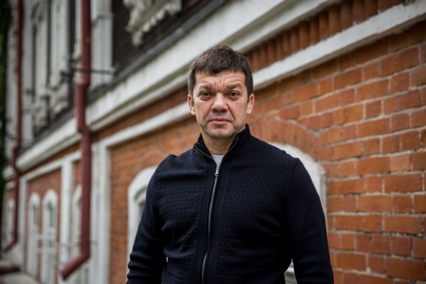 Илья Атапин мог бы сделать музей и в Новосибирске, но здесь слишком мало памятников архитектуры, в которых можно купить квартиру за сравнительно небольшие деньги Илья Атапин мог бы сделать музей и в Новосибирске, но здесь слишком мало памятников архитектуры, в которых можно купить квартиру за сравнительно небольшие деньги