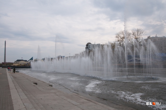 Сегодня в городе заработал поющий фонтан Сегодня в городе заработал поющий фонтан