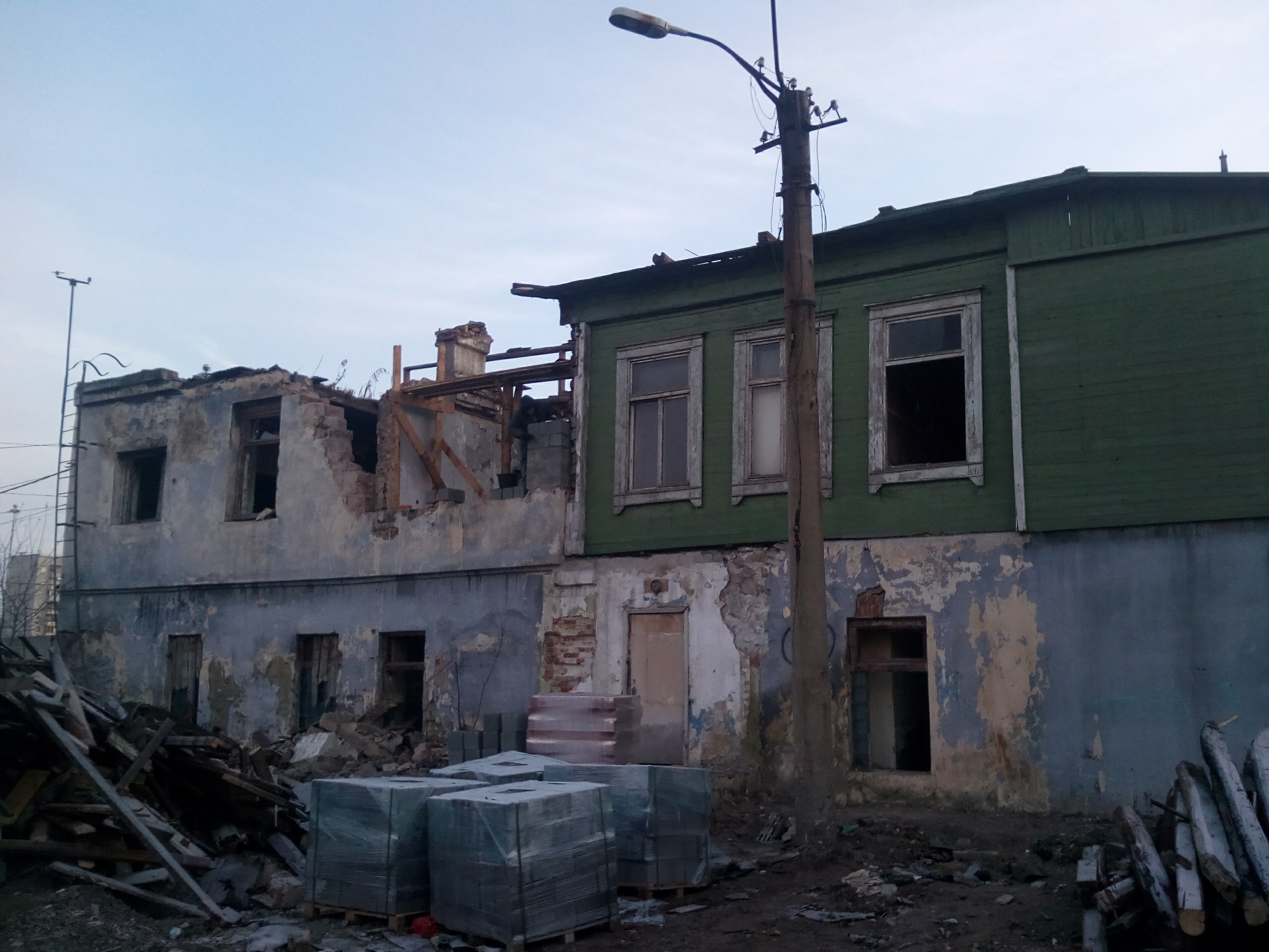В 2014 году дом пережил пожар В 2014 году дом пережил пожар