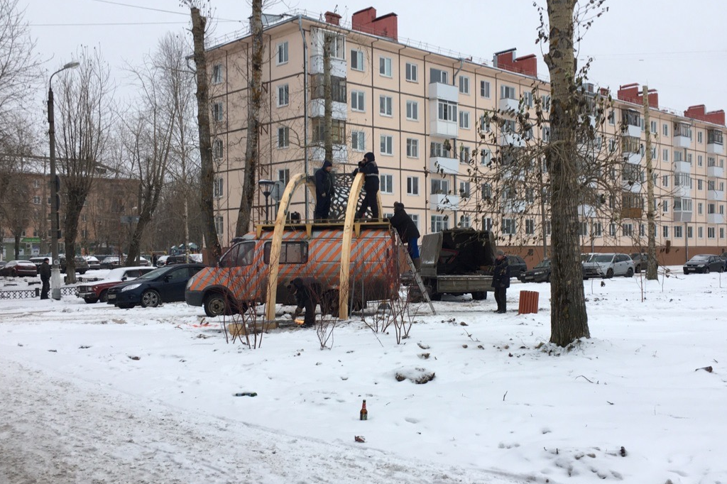 У подрядчика по благоустройству Аллеи молодежи в Северодвинске украли деревянные бруски и брусчатку
