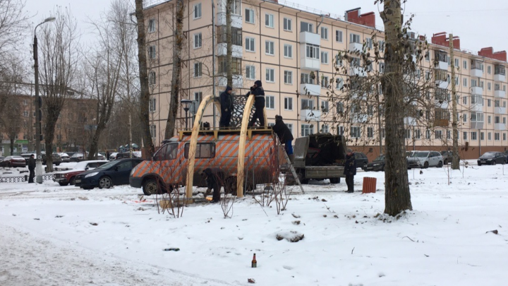 У подрядчика по благоустройству Аллеи молодежи в Северодвинске украли деревянные бруски и брусчатку