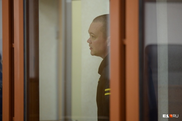 Во время суда Андрей Черняев вел себя довольно вызывающе Во время суда Андрей Черняев вел себя довольно вызывающе