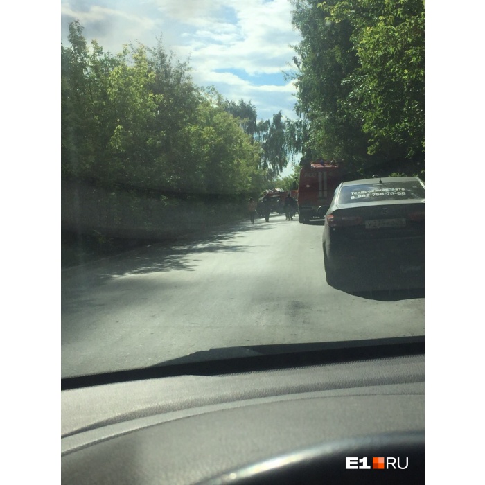 Обвалилась крыша, были слышны взрывы: всё о крупном пожаре в промзоне в Заречном