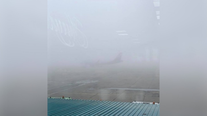 «Пошёл на восьмой круг»: в челябинском аэропорту из-за тумана не смогли посадить самолёты