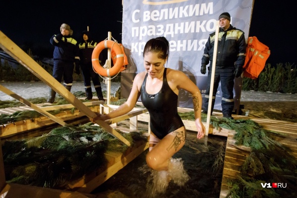 По словам волгоградцев, легкий морозец лишь усложнил жизнь ныряльщиков По словам волгоградцев, легкий морозец лишь усложнил жизнь ныряльщиков