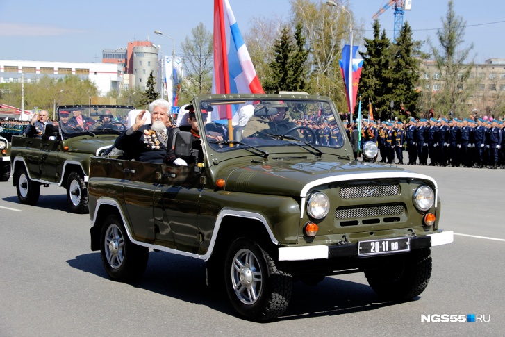 Комикс омич подарил деду в День Победы (фото из архива) Комикс омич подарил деду в День Победы (фото из архива)