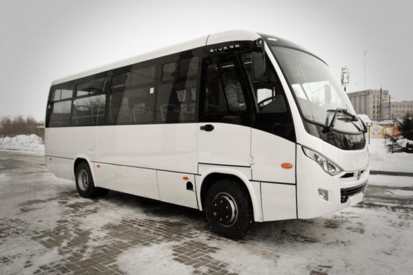 Салон Marcopolo, который на рейс поставили вместо больших автобусов, вряд ли можно назвать вместительным Салон Marcopolo, который на рейс поставили вместо больших автобусов, вряд ли можно назвать вместительным