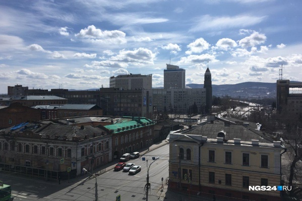 Пока в Красноярске хоть и солнечно, но ветрено и прохладно Пока в Красноярске хоть и солнечно, но ветрено и прохладно