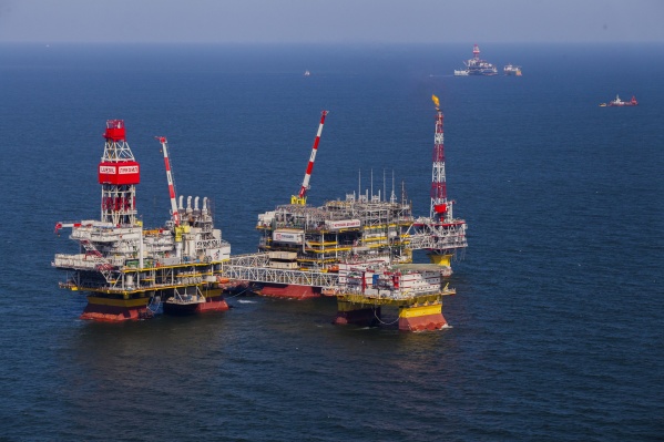 С марта котировки нефти снизились с 81 до 65 долларов С марта котировки нефти снизились с 81 до 65 долларов
