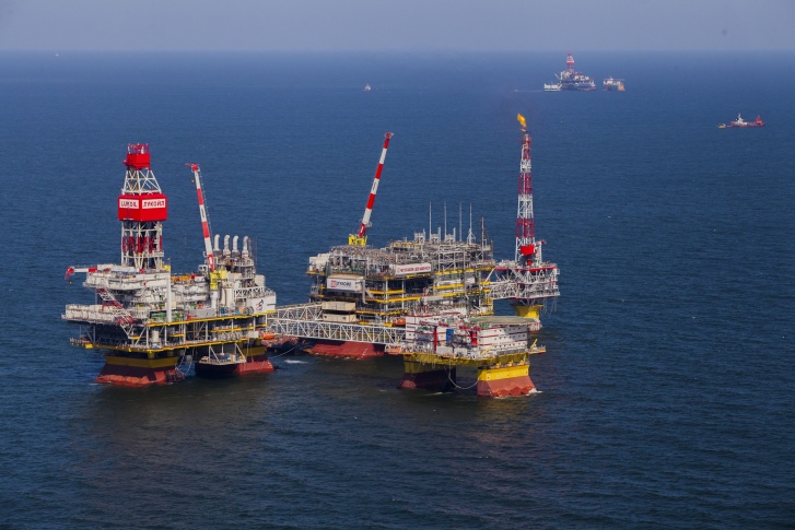 С марта котировки нефти снизились с 81 до 65 долларов С марта котировки нефти снизились с 81 до 65 долларов