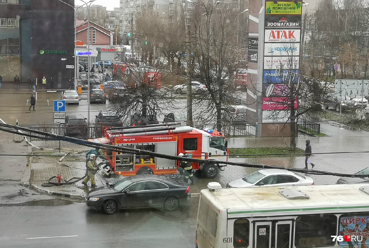 «Спецслужбы едут одна за другой»: из-за чего в Ярославле эвакуировали посетителей торгового центра