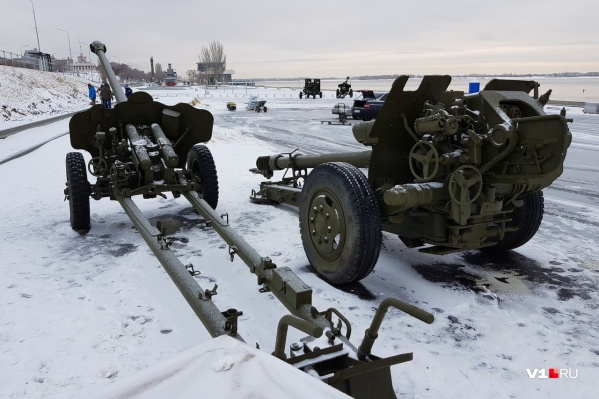 К четырём орудиям вскоре присоединятся танк, самоходка, миномёт и бронетранспортер К четырём орудиям вскоре присоединятся танк, самоходка, миномёт и бронетранспортер