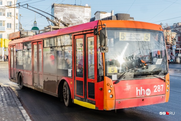 Еще недавно троллейбусы были неотъемлемой частью нашего города Еще недавно троллейбусы были неотъемлемой частью нашего города