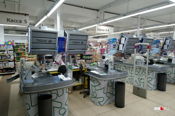 В магазинах специально сделали закрытые полки с сигаретами В магазинах специально сделали закрытые полки с сигаретами 