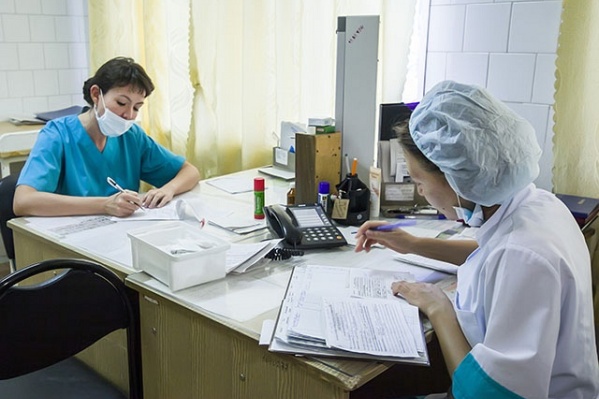 Хуже всего ситуация с кадрами обстоит в поликлиниках Хуже всего ситуация с кадрами обстоит в поликлиниках 