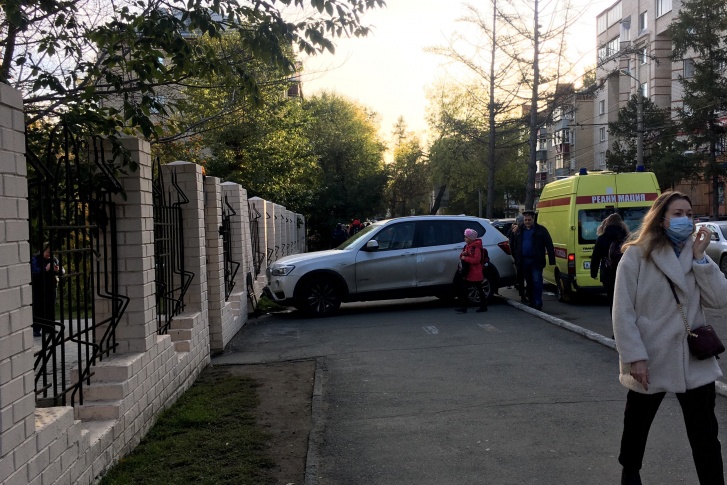 ДТП произошло около лицея № 67 на улице Сони Кривой ДТП произошло около лицея № 67 на улице Сони Кривой