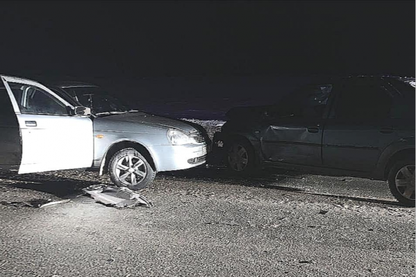 «Лада-Приора» и Renault Logan двигались во встречном направлении «Лада-Приора» и Renault Logan двигались во встречном направлении
