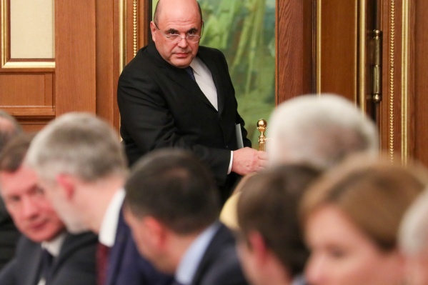 Новый глава правительства начал работу с поиска виноватых в старом правительстве Новый глава правительства начал работу с поиска виноватых в старом правительстве