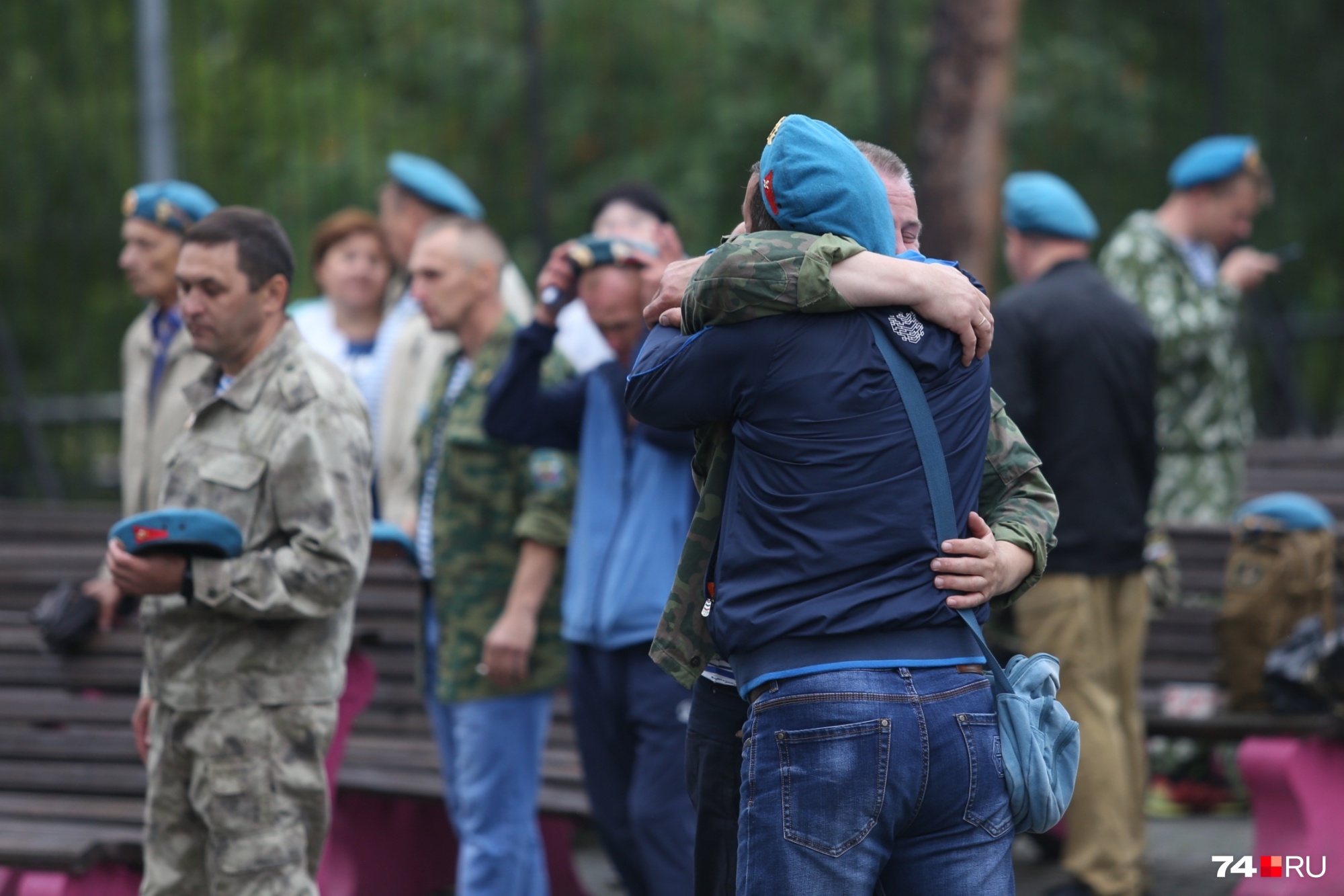 Не забывают обниматься Не забывают обниматься
