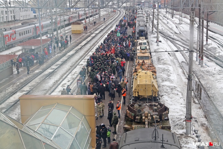 На выставке покажут бронированный штурмовой автомобиль, самоходный минный трал и «джихад-мобиль» На выставке покажут бронированный штурмовой автомобиль, самоходный минный трал и «джихад-мобиль»