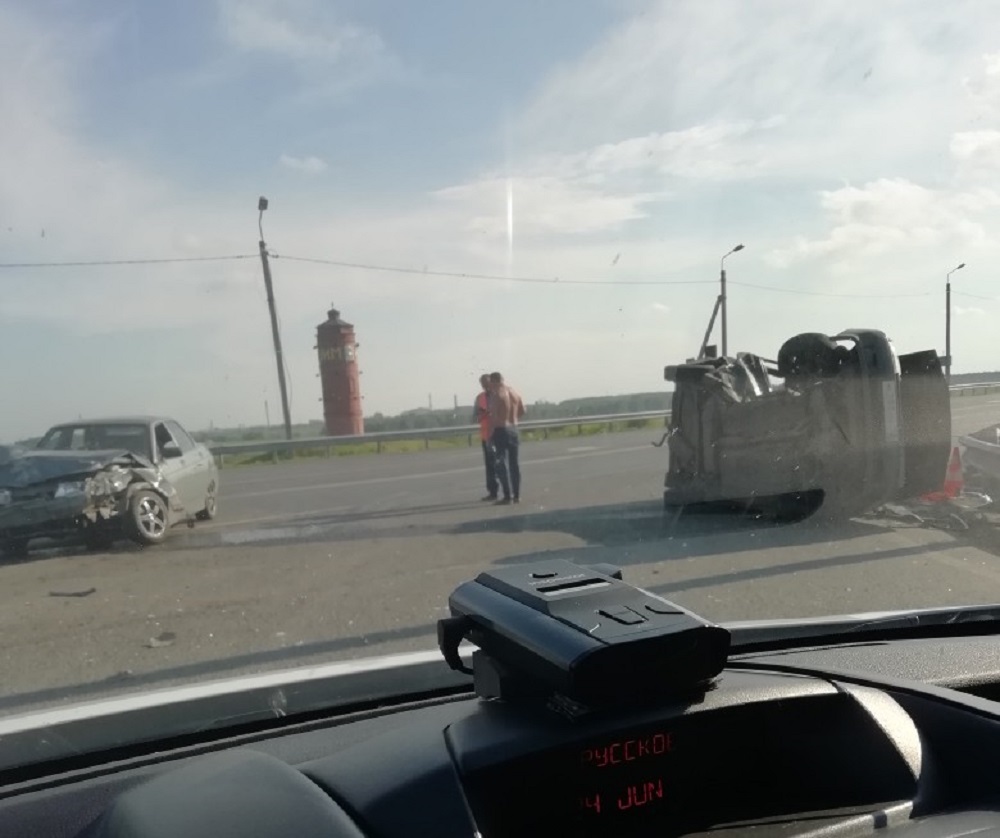 В аварии на трассе Тюмень — Омск пострадали беременная женщина и двое детей