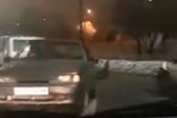 Пять автомобилей встали, не доезжая Землячки Пять автомобилей встали, не доезжая Землячки