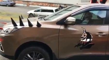 Житель Норильска необычно украсил своё авто: сделал рога и нарисовал сатану