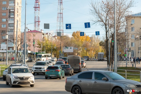 На дороге постоянно возникают пробки На дороге постоянно возникают пробки
