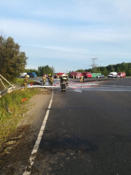 Пожар тушили 36 человек Пожар тушили 36 человек