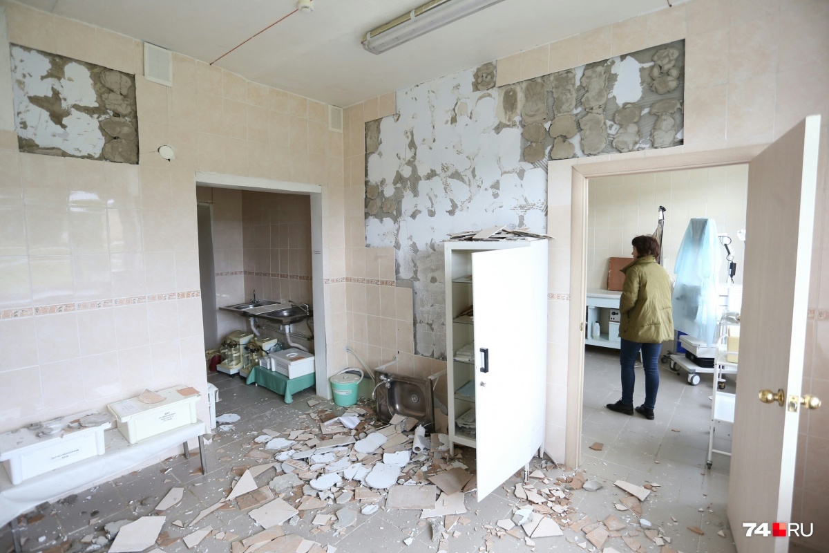 В прошлом сентябре больница Катав-Ивановска пострадала от землетрясения, больше всего досталось хирургическому отделению В прошлом сентябре больница Катав-Ивановска пострадала от землетрясения, больше всего досталось хирургическому отделению
