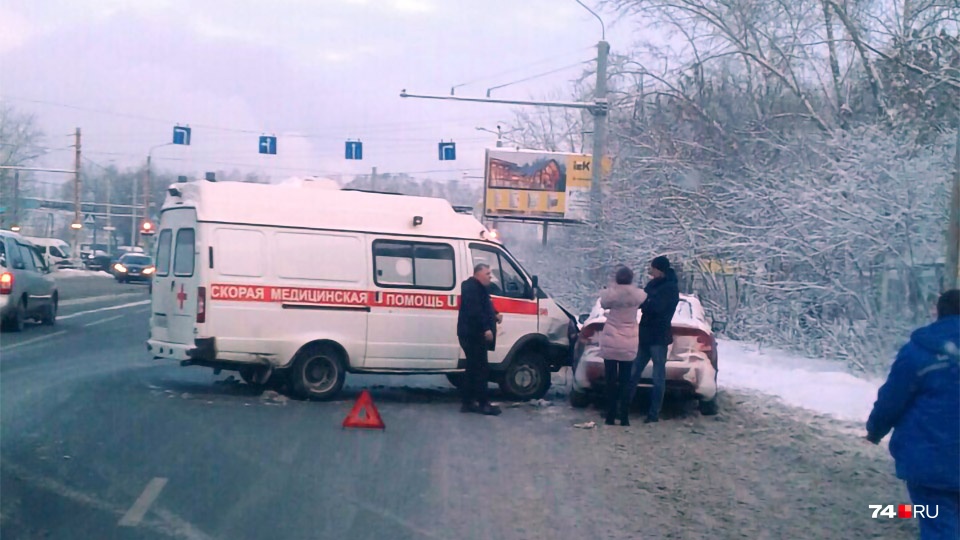 Схожее ДТП с участием скорой случилось в конце декабря прошлого года Схожее ДТП с участием скорой случилось в конце декабря прошлого года