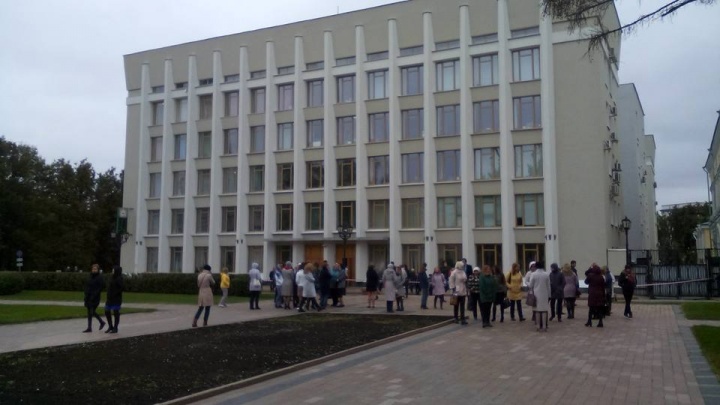 Доступ в Нижегородский кремль закрыт из-за звонка о заложенной бомбе