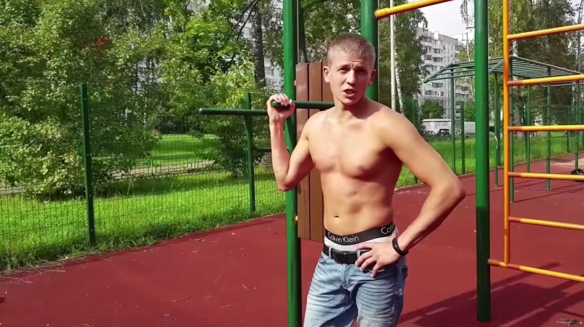 Алексей тоже в какой-то мере блогер — у него есть свой канал на популярном видеохостинге