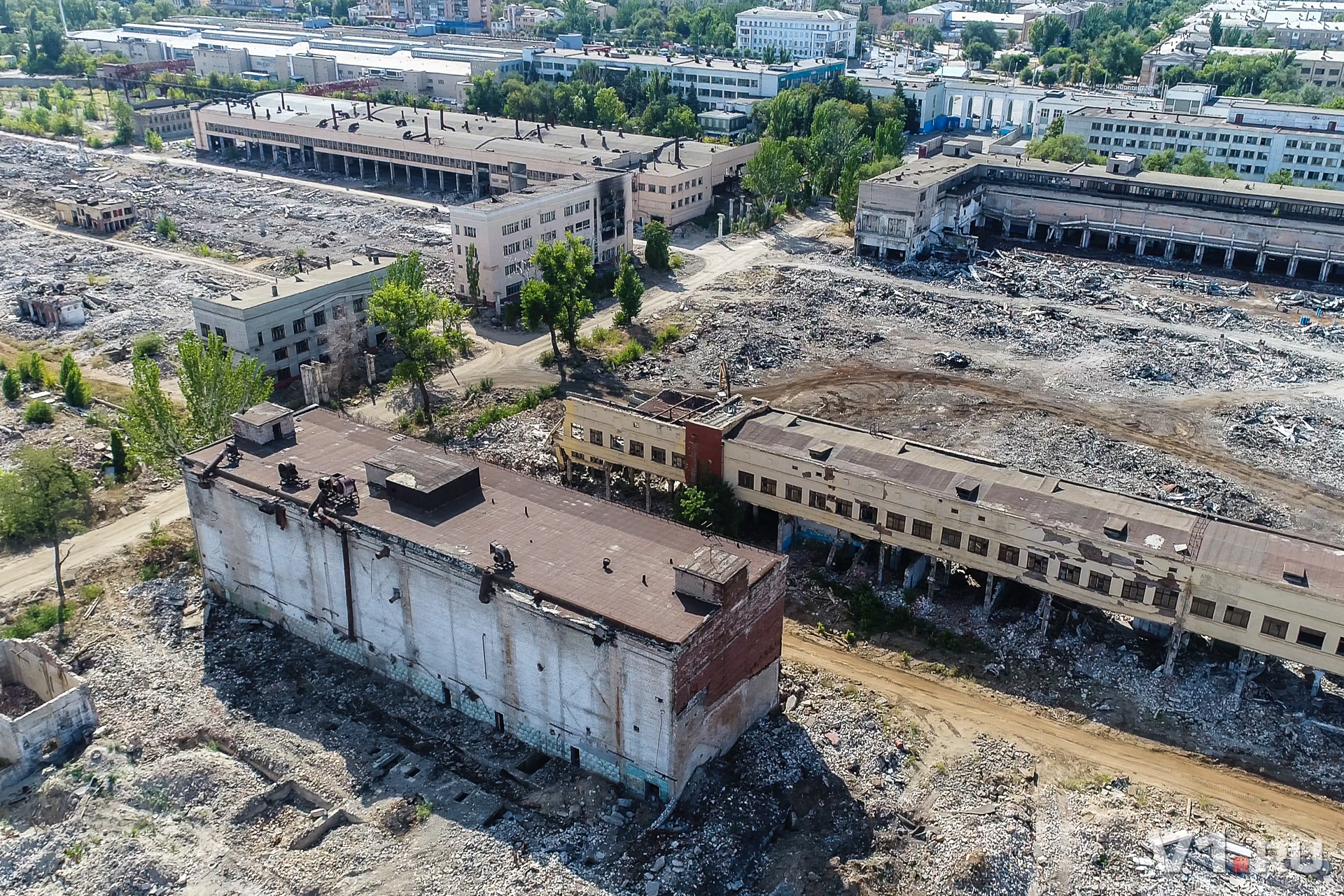 Работа волгоград тракторный. Сталинградский Волгоградский тракторный завод. Разрушенный Волгоградский тракторный завод. Тракторный завод в Волгограде. Волгоградский тракторный завод развалины.