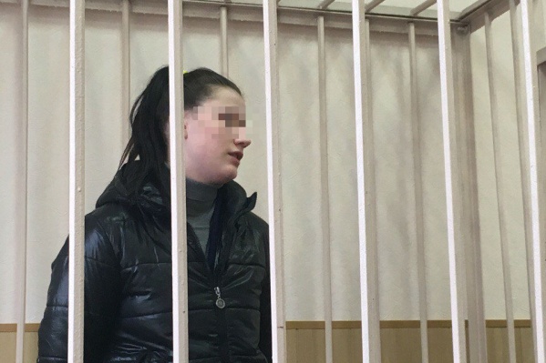 Девушке всего 18 лет Девушке всего 18 лет