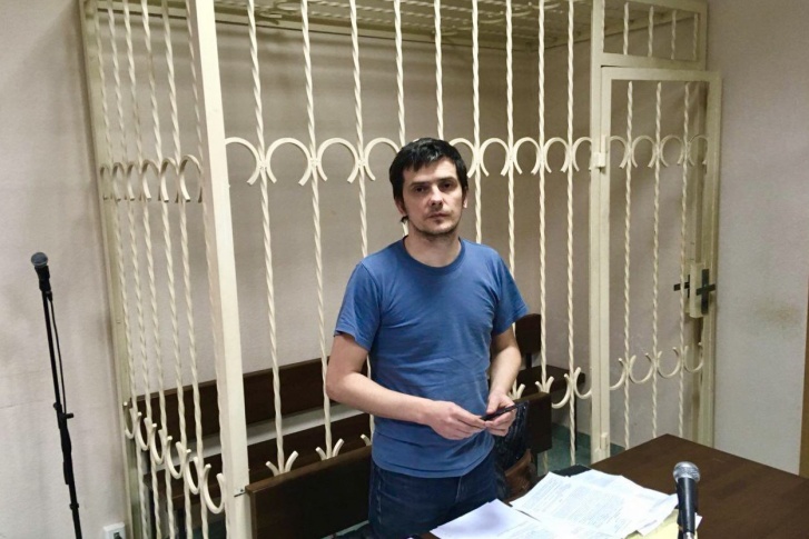Дмитрий Титков в здании суда Дмитрий Титков в здании суда